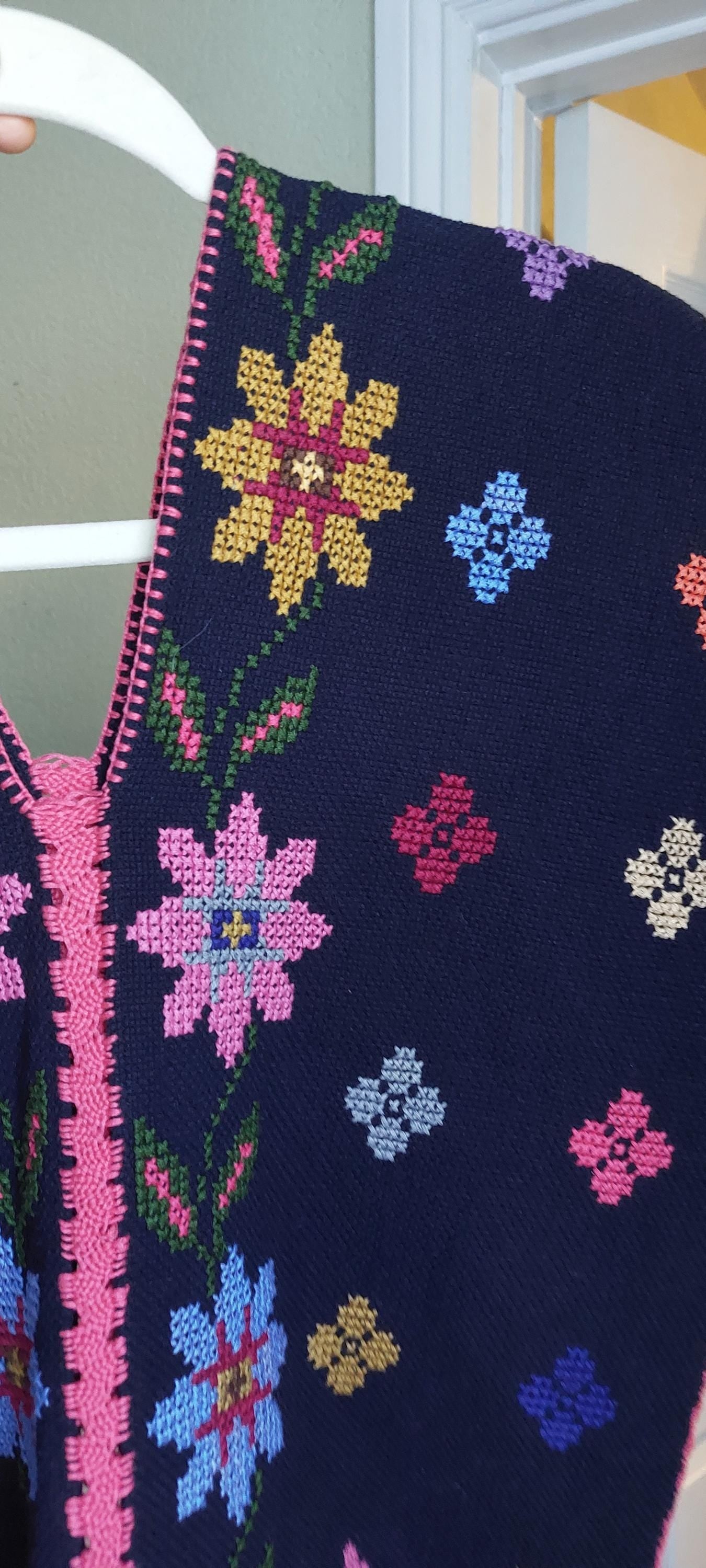 Embroidery Mexican top, blouse, Amuzgo top.     XS/S
