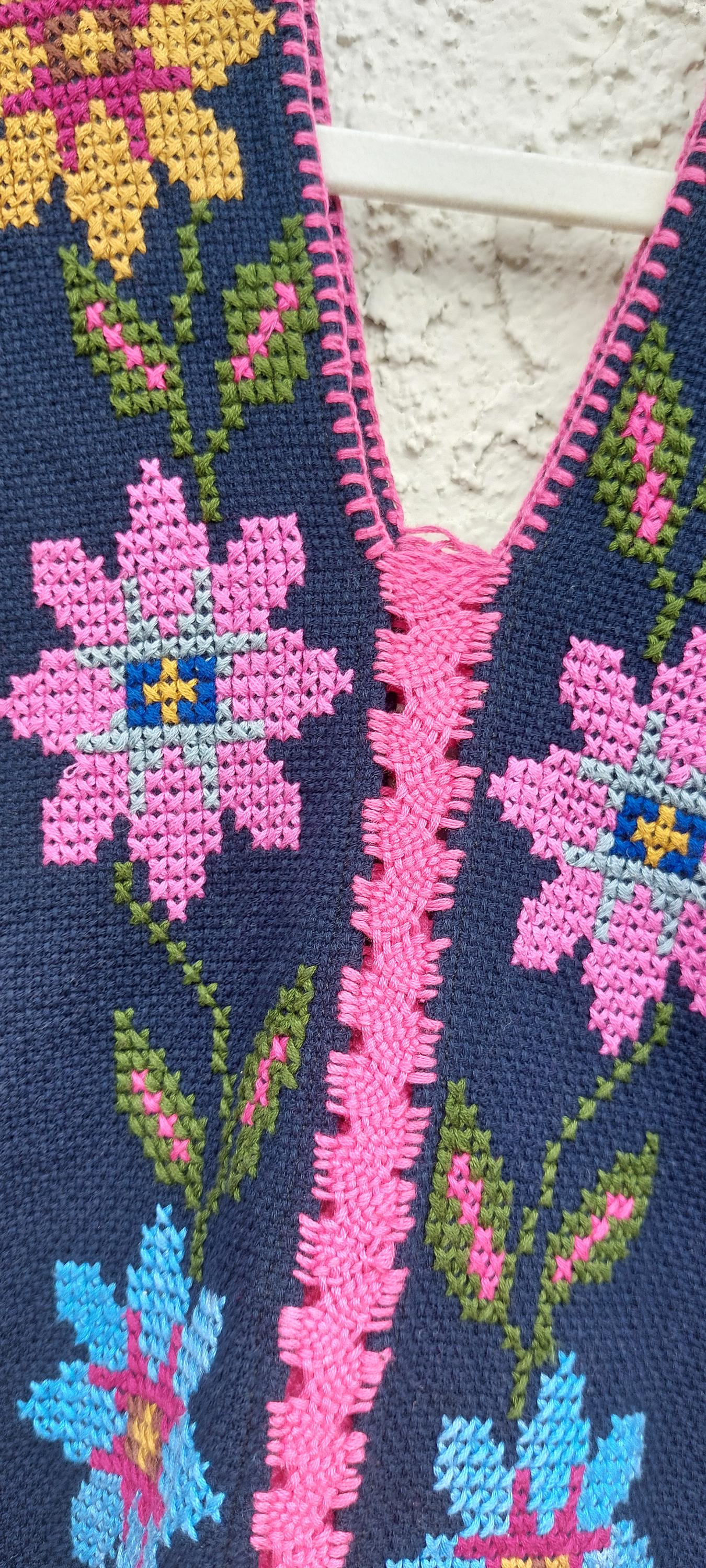 Embroidery Mexican top, blouse, Amuzgo top.     XS/S