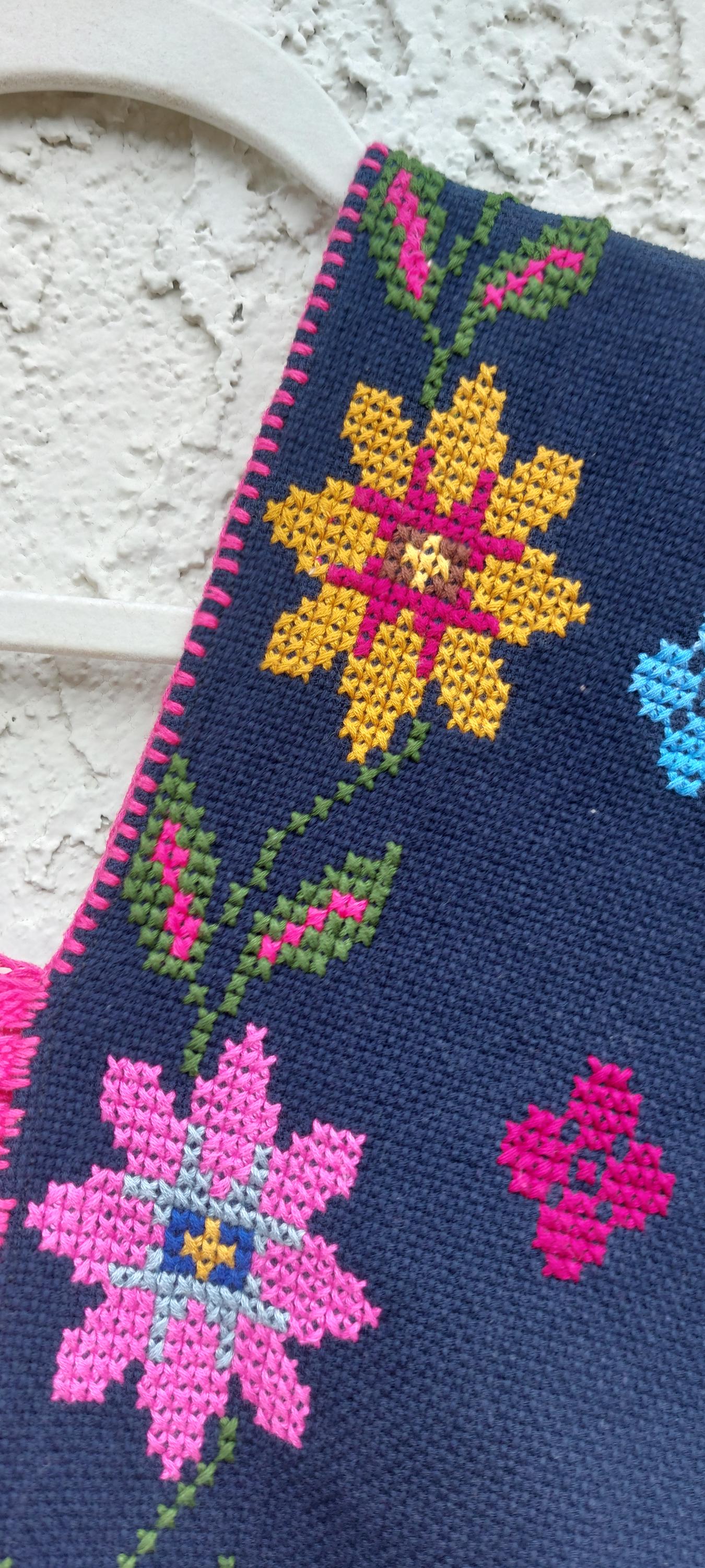 Embroidery Mexican top, blouse, Amuzgo top.     XS/S