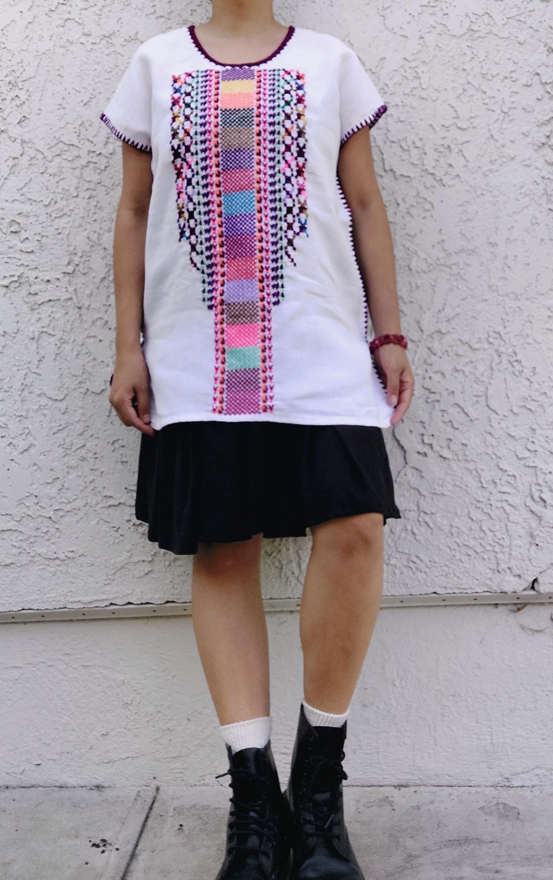 Oaxacan Embroidery blouse, Handmade- Artisian - Amuzgo.   S/M