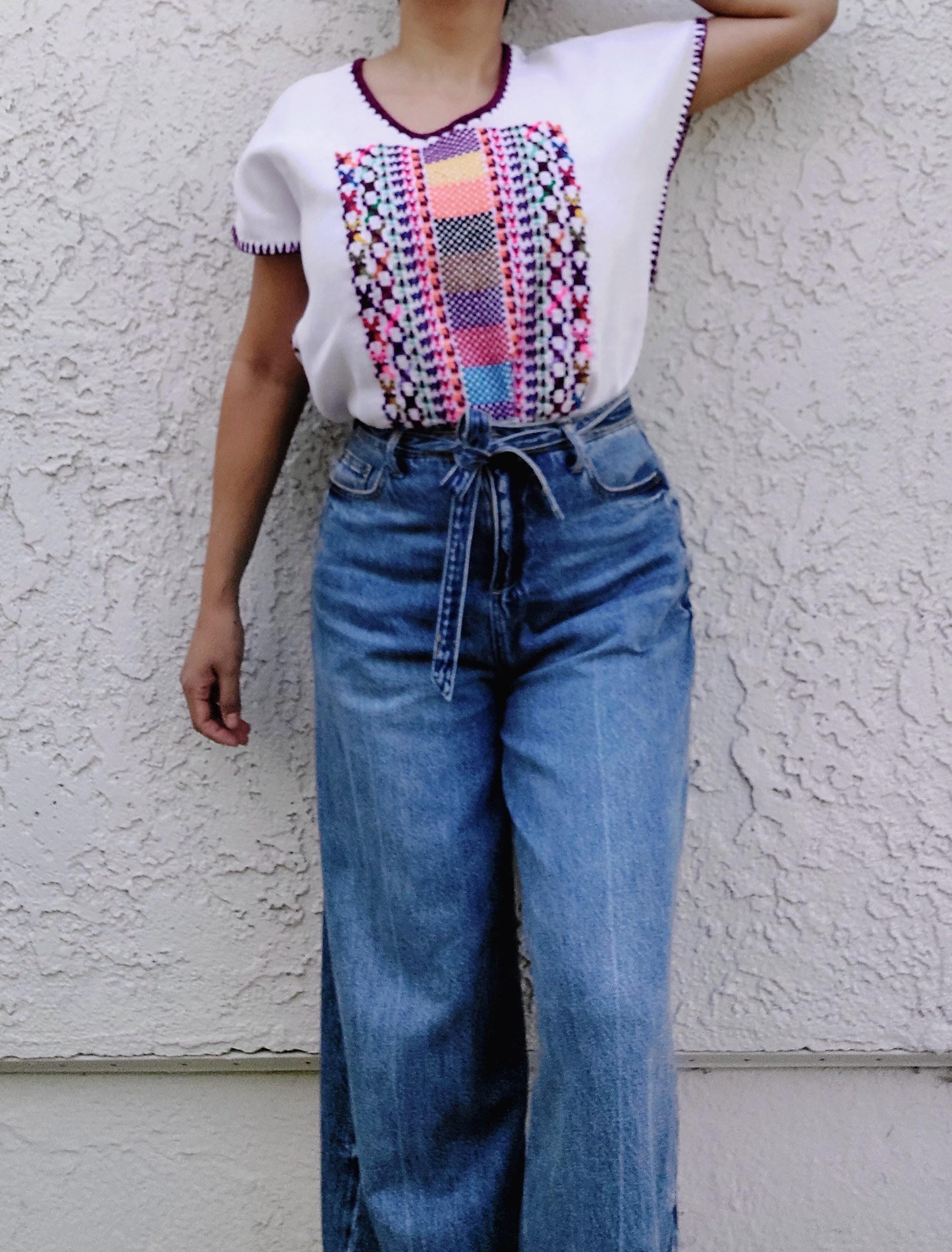 Oaxacan Embroidery blouse, Handmade- Artisian - Amuzgo.   S/M